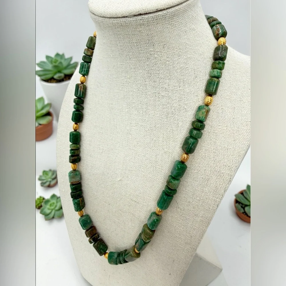Mineral Grade Emerald Nugget Bead Necklace GoldTone Spacers Toggle Clasp 18” 53g - Picture 5 of 17